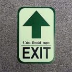 Biển thoát hiểm dạ quang - Cửa thoát nạn phía trước